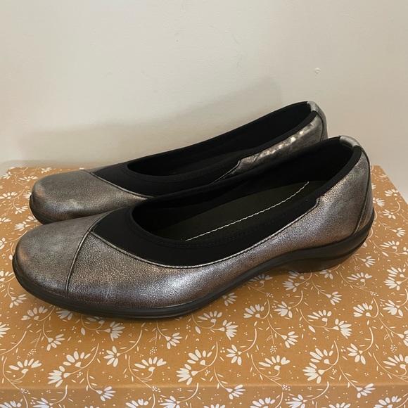 Romika Comfort Shoes Silver Leather Black Soles Support Cushioned Shoes Size 11 - Picture 7 of 9